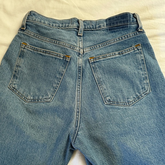 Dark washed Abercrombie curve love jeans. Size 28/6XS. - Picture 4 of 4